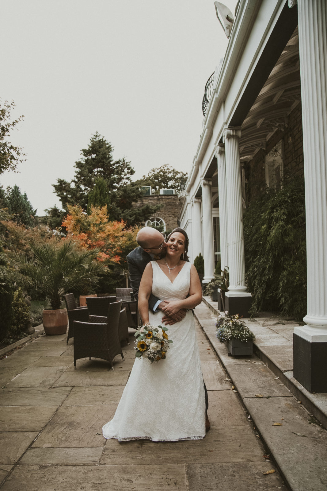Relaxed wedding photography