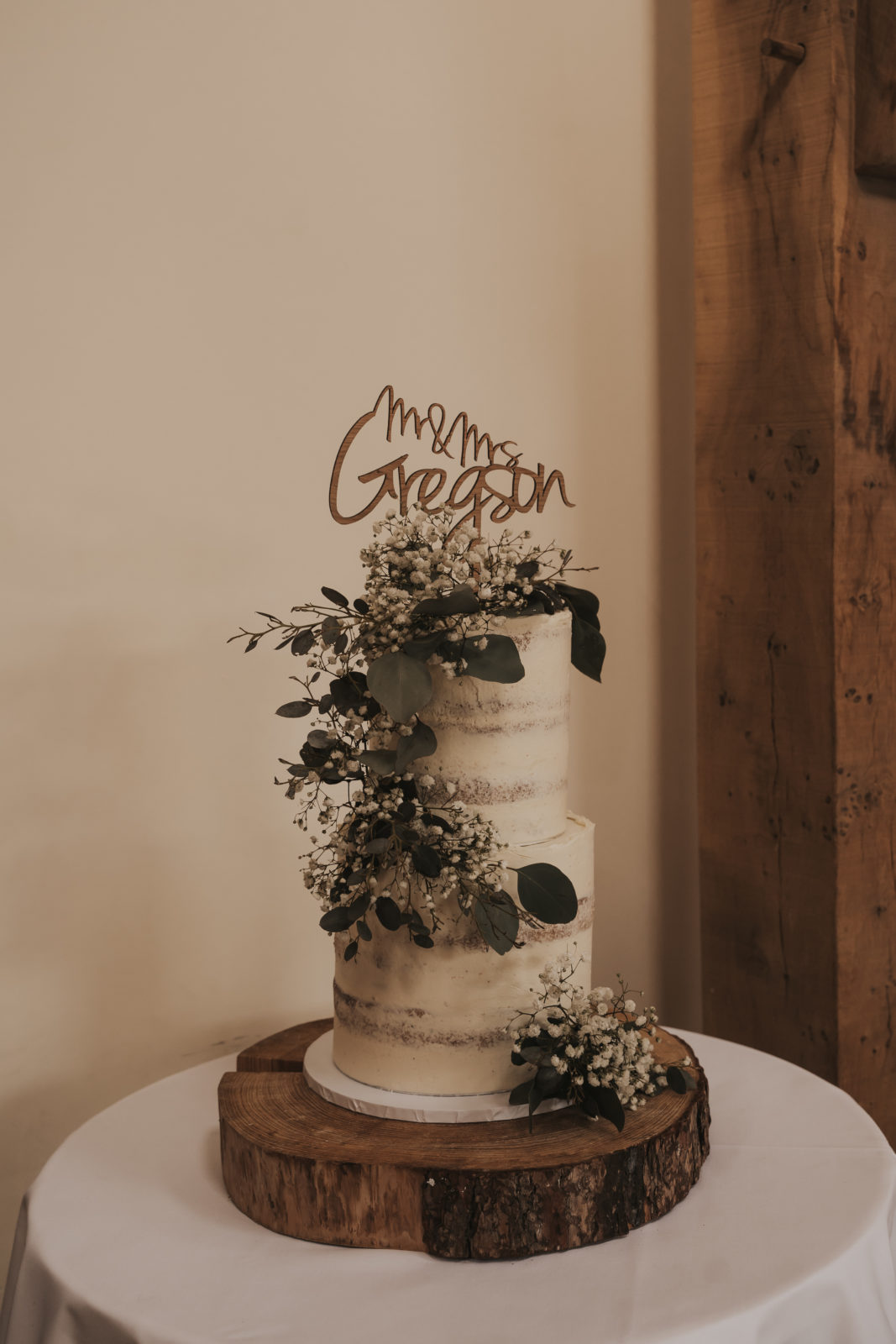 wedding cake at the saddle rooms